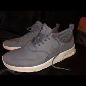 Lightly worn Nike shoes!